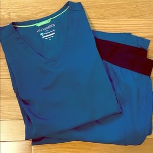 Healing Hands Works Scrub Set